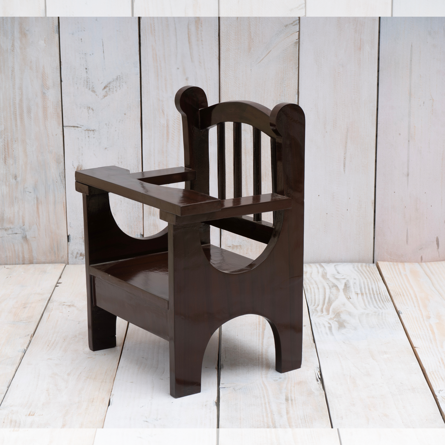 Newborn Baby Chair Prop – Perfect for Adorable Photoshoots and Timeless Memories